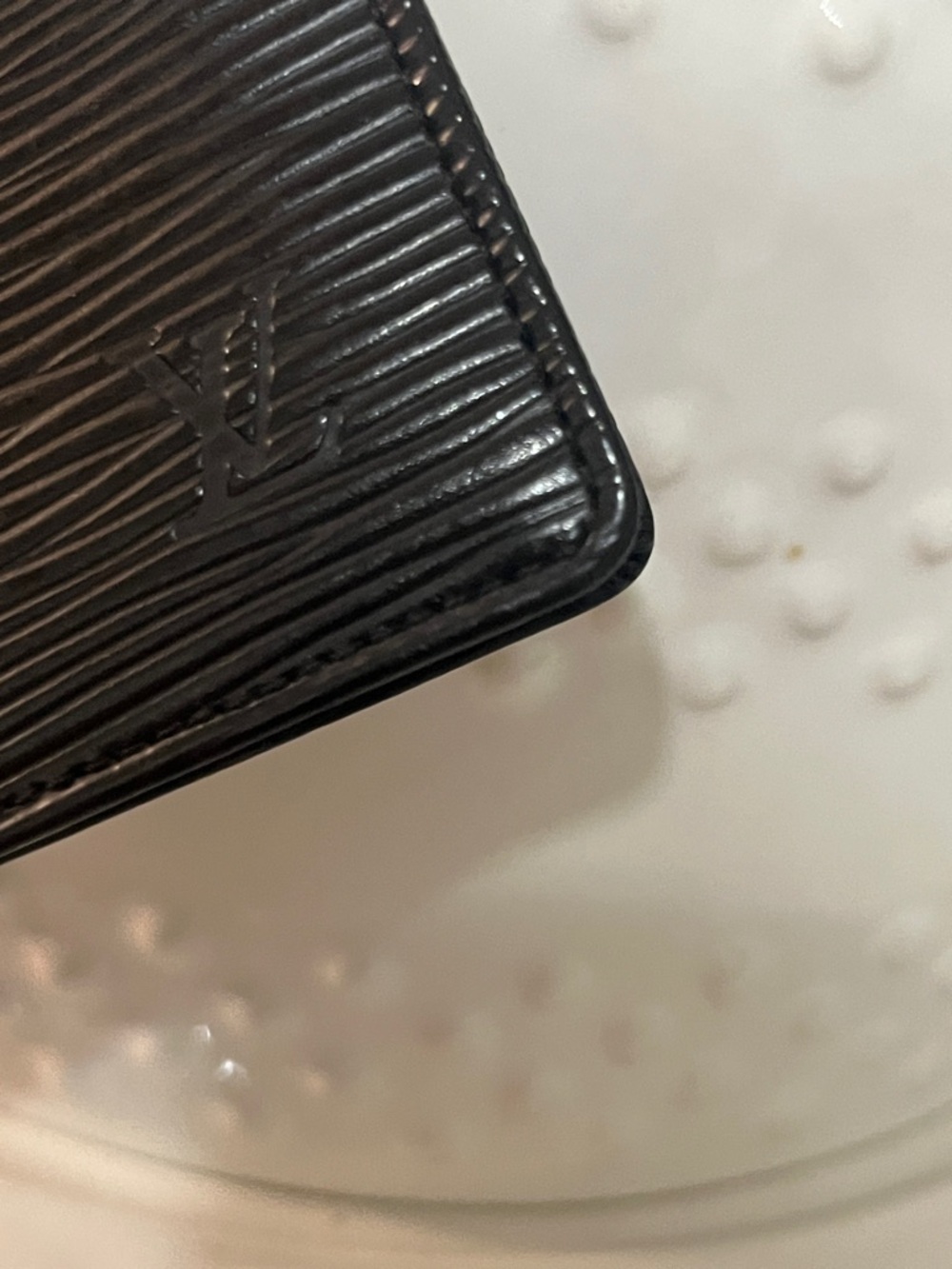 Louis Vuitton Black Epi Leather Card/ID Holder - Picture 2 of 10